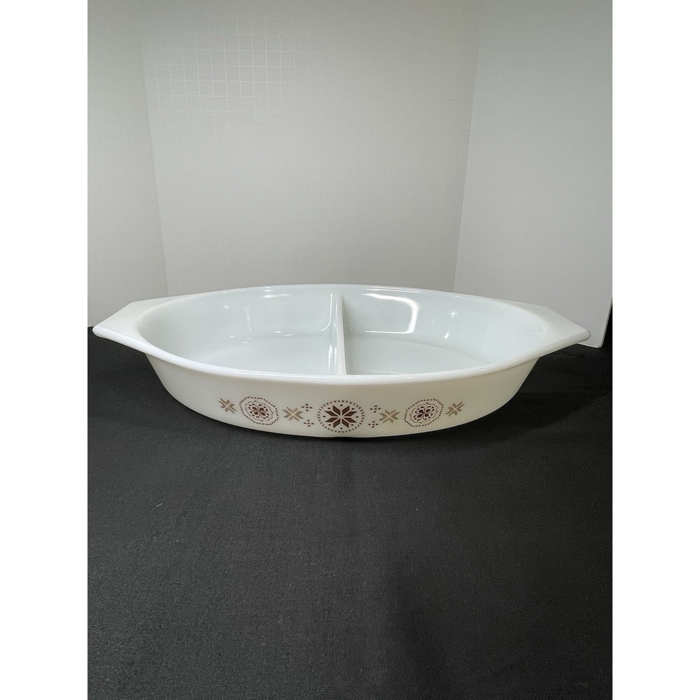 Vintage 1965 Pyrex Town & Country Brown Divided Oval Casserole Dish. Never Used!